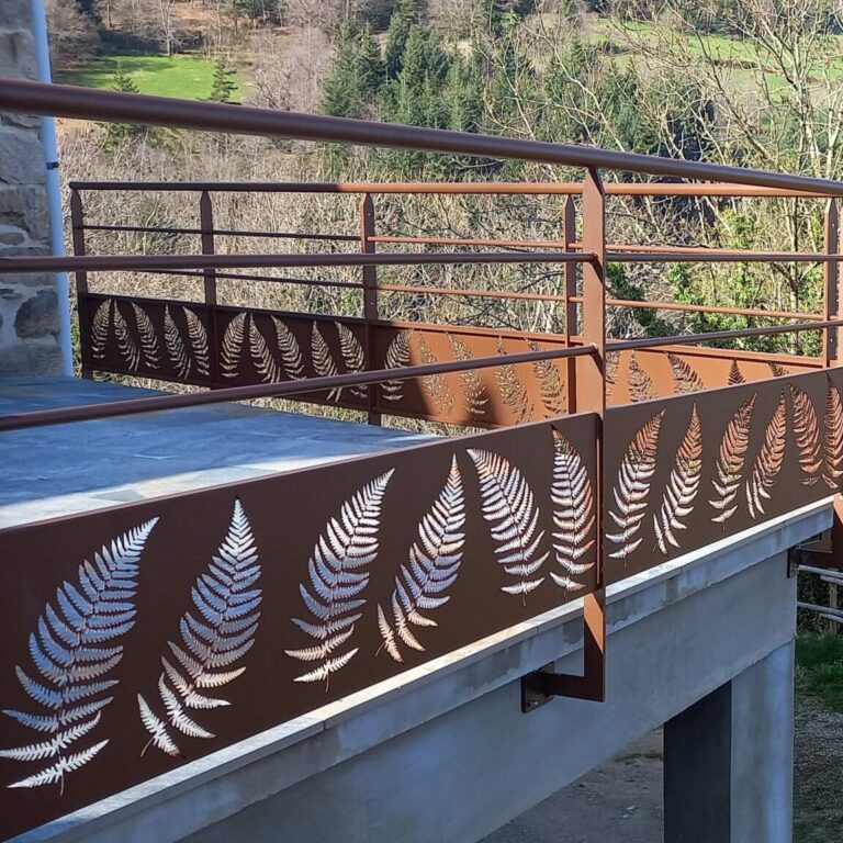 Garde-corps extérieur découpé au laser